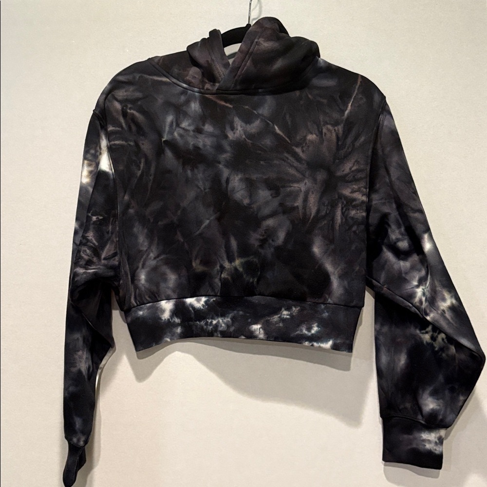 SWS Active - perfect crop hooded sweatshirt.  Hoodie. Size medium. NWOT.  Black
